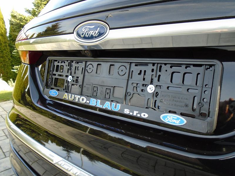 Ford Mondeo 2,0Tdci 140kW Vignale 8AT Navi - fotka 12 z 50