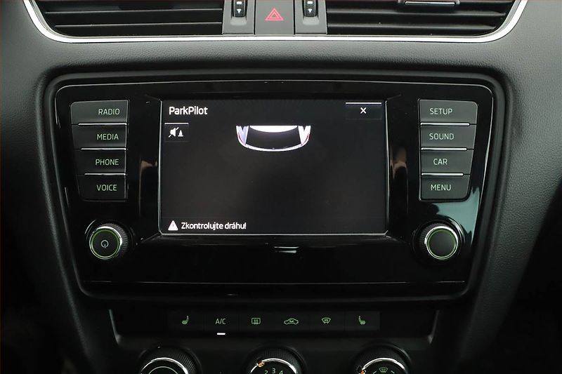 Škoda Octavia (2016) 1.6 TDI, Tempomat - fotka 11 z 17