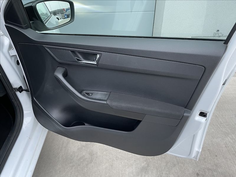 Škoda Fabia 1,2 TSI 66KW STYLE,KESSY,ČR. - fotka 21 z 23