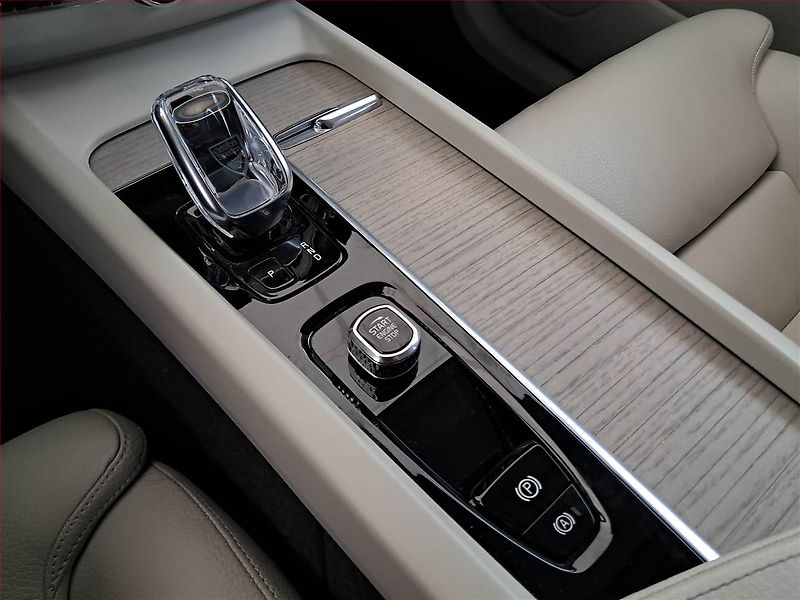 Volvo XC60 (2022) B5 AWD - fotka 13 z 19