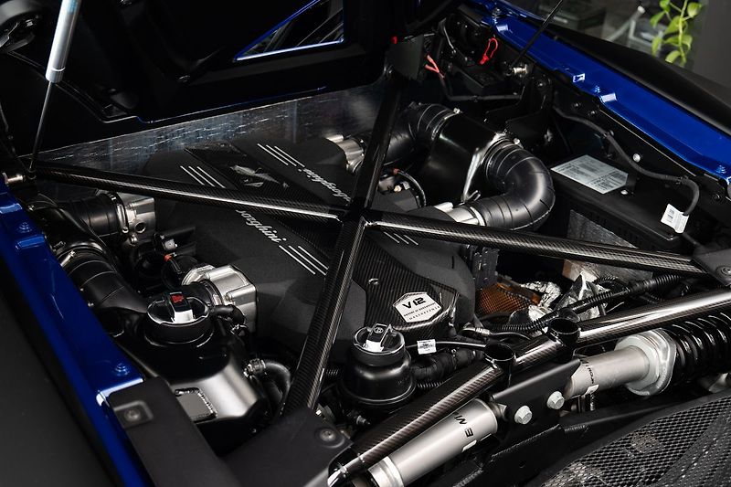 Lamborghini Aventador LP750-4 SV Roadster 1/599 - fotka 20 z 29
