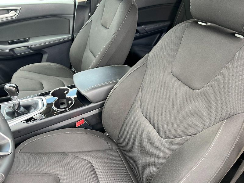 Ford S-MAX (2016) 2.0 TDCi 132kW Titanium manuál - fotka 16 z 34