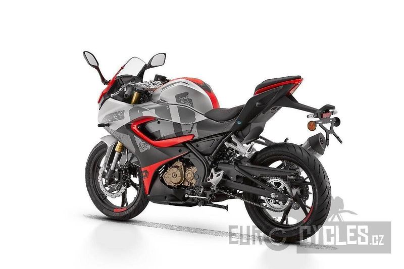 QJ Motor SRK 125 R (2026) - fotka 20 z 20