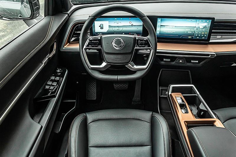 SsangYong Torres (2025) 1,5 GDI 4WD AT PREMIUM 5el.dve - fotka 7 z 22