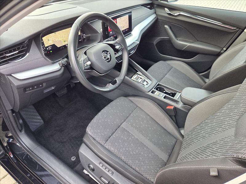 Škoda Octavia 2,0 TDi DSG Style First Editio - fotka 9 z 26