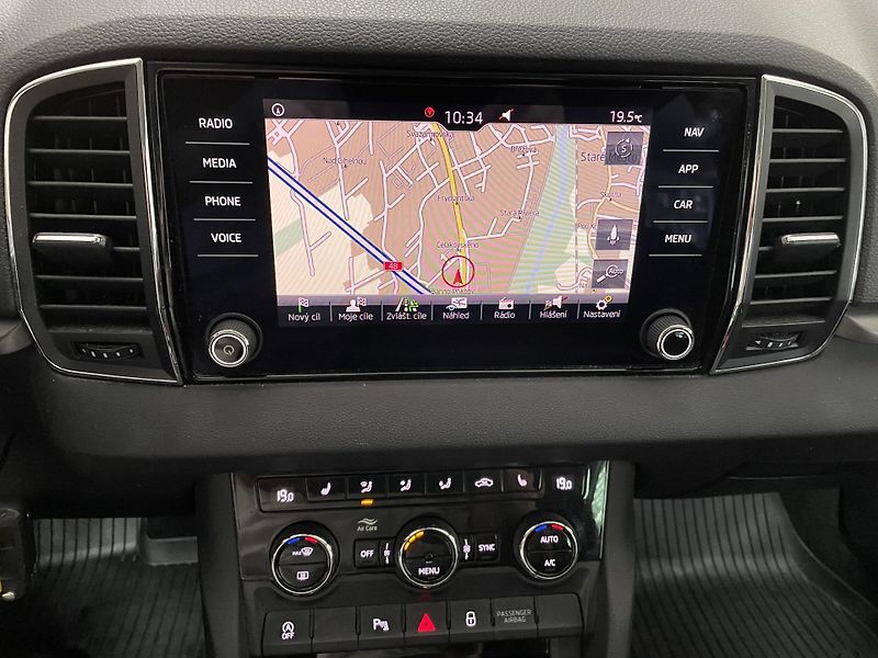 Škoda Karoq 1.5 TSi 125 YEARS ČR 1.MAJ SER - fotka 27 z 31