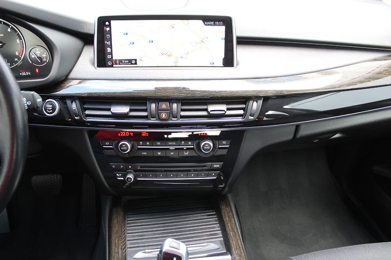 BMW X5 xDrive30d - fotka 5 z 30