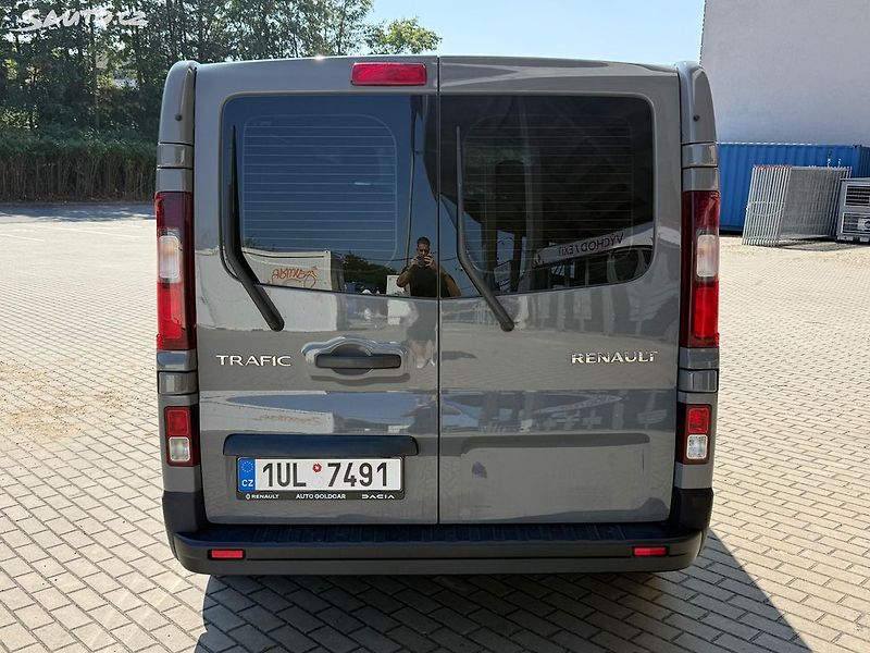 Renault Trafic (2019) 1.6dCi, 89kw 9 míst - fotka 4 z 19