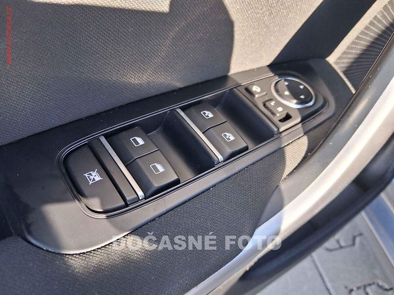 Kia Ceed (2022) 1.5 TGDi, 1.maj,ČR, TOP - fotka 13 z 18