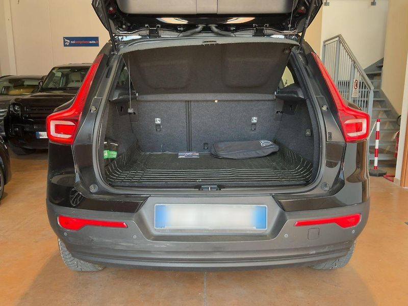 Volvo XC40 (2021) 1.5 T2 Momentum   2WD automat - fotka 13 z 18