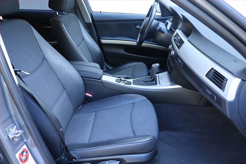 BMW Řada 3 (2010) 320 d xDrive, 4X4, Automat - fotka 9 z 24