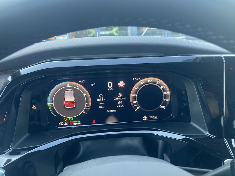 Volkswagen Multivan LONG 1,5TSI PHEV 4MOTION STYLE - fotka 21 z 24