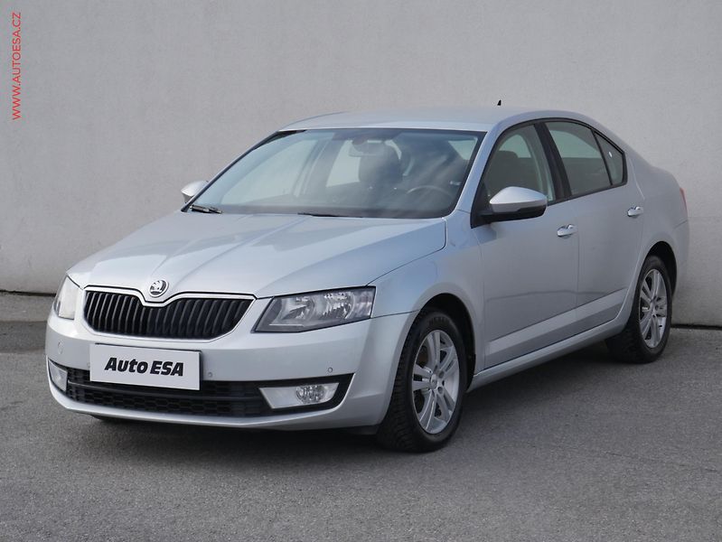 Škoda Octavia (2013) 2.0 TDi, ČR, Elegance, DSG - fotka 3 z 20