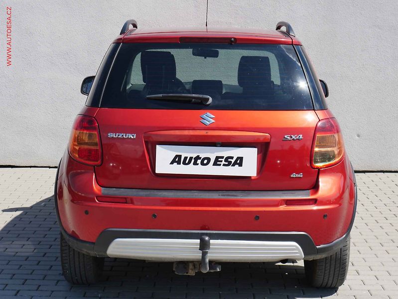 Suzuki SX4 (2006) 1.6i 4x4, AC, park.kamera - fotka 5 z 19