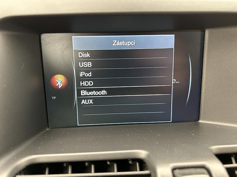 Volvo XC60 2.0  D4 Momentum - fotka 21 z 25
