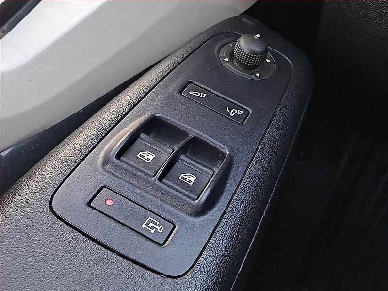 Peugeot Boxer (2019) 2.2 BlueHDi, Bus, 6Míst, ČR - fotka 17 z 17