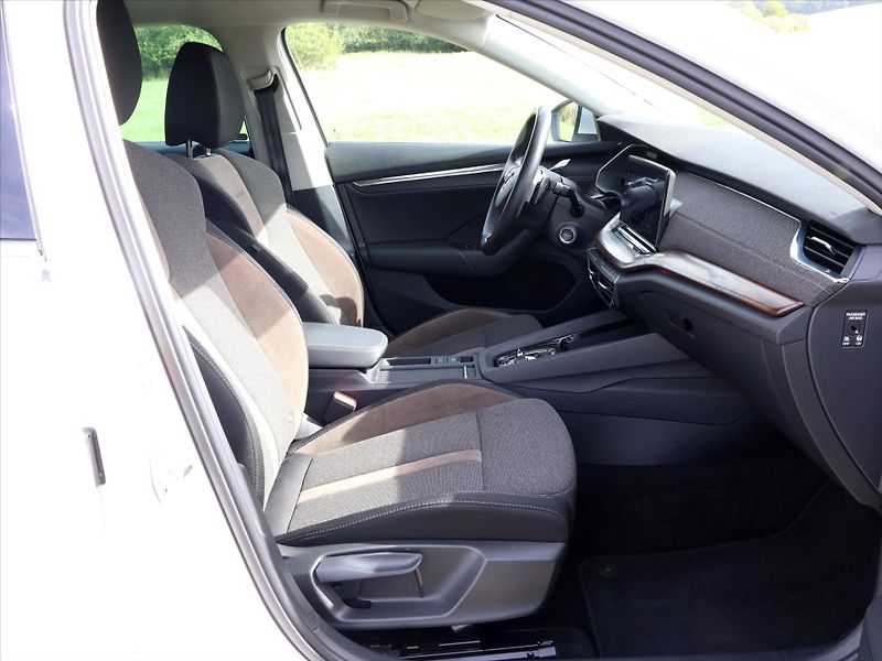 Škoda Octavia 2,0 TDI 147kW DSG CZ Scout DPH - fotka 13 z 44
