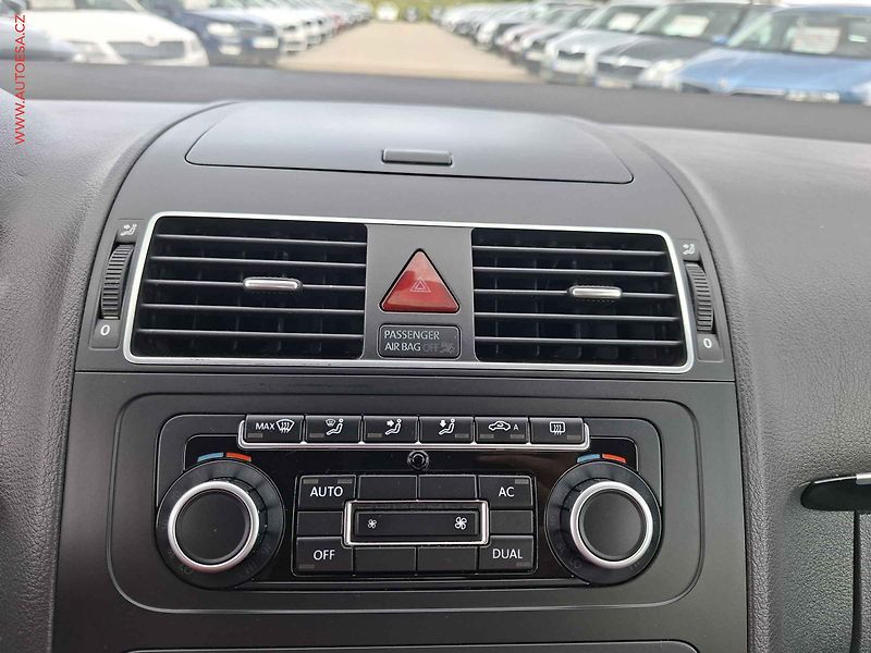 Volkswagen Touran (2010) 1.6 TDi, Comfortline, DSG - fotka 13 z 16