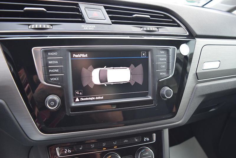 Volkswagen Touran (2016) 1.4TSI 110kw CLBMT 7MÍST TAŽN - fotka 25 z 50