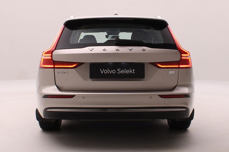Volvo V60 T6 AWD RECHARGE CORE AUT CZ - fotka 12 z 56