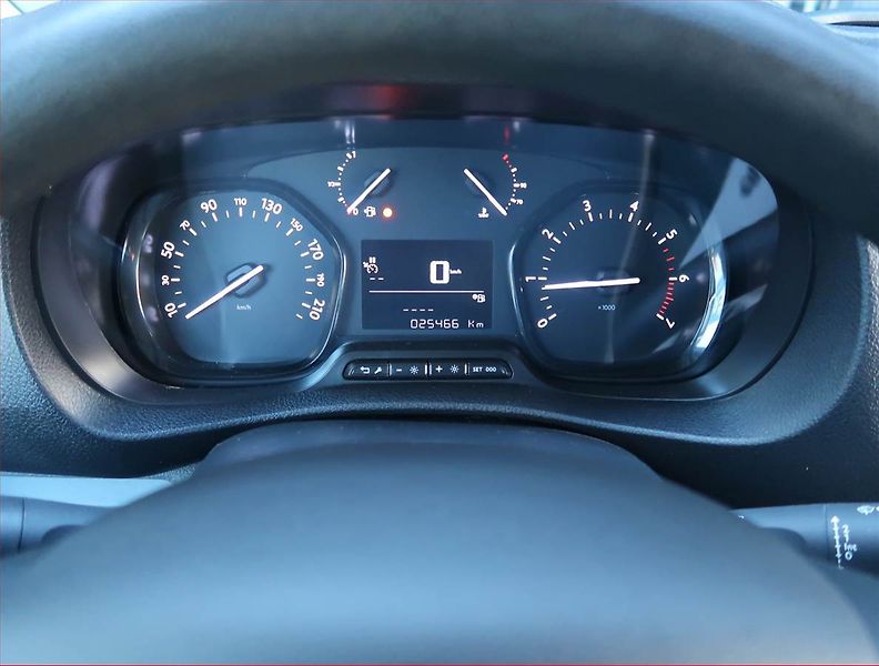 Opel Vivaro (2021) 1.5 CDTI, Bus, 9Míst, ČR, 1Maj - fotka 11 z 16