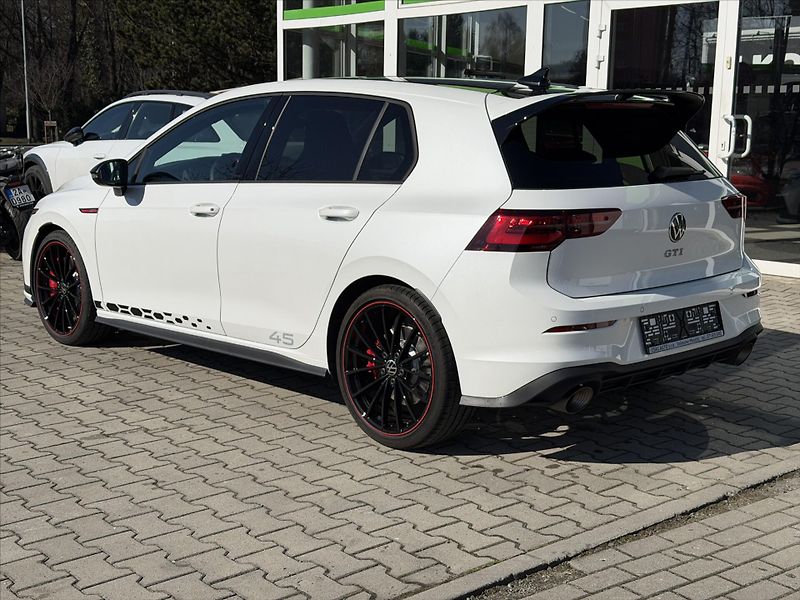 Volkswagen Golf 2,0   GTI EDICE 45 300 PS Akra - fotka 6 z 31