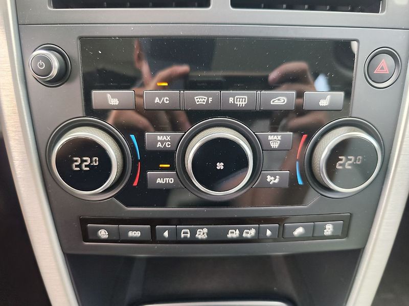 Land Rover Discovery Sport 2.0 TD4 HSE/132kW Servisováno - fotka 23 z 33