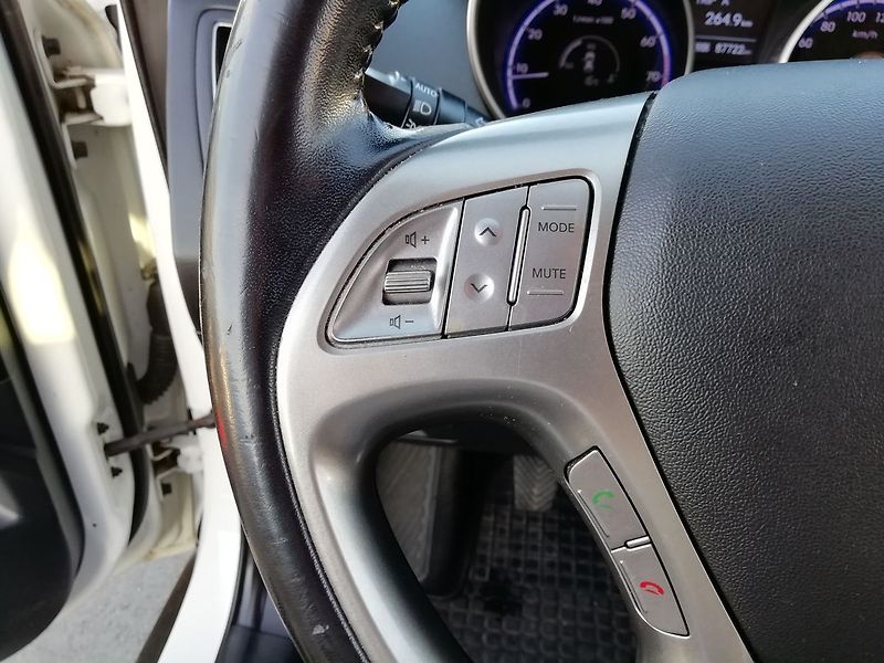 Hyundai ix35 1,6 99 kW - fotka 9 z 18