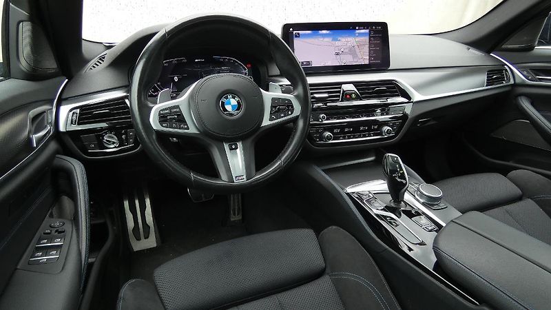 BMW Řada 5 530e - fotka 5 z 28