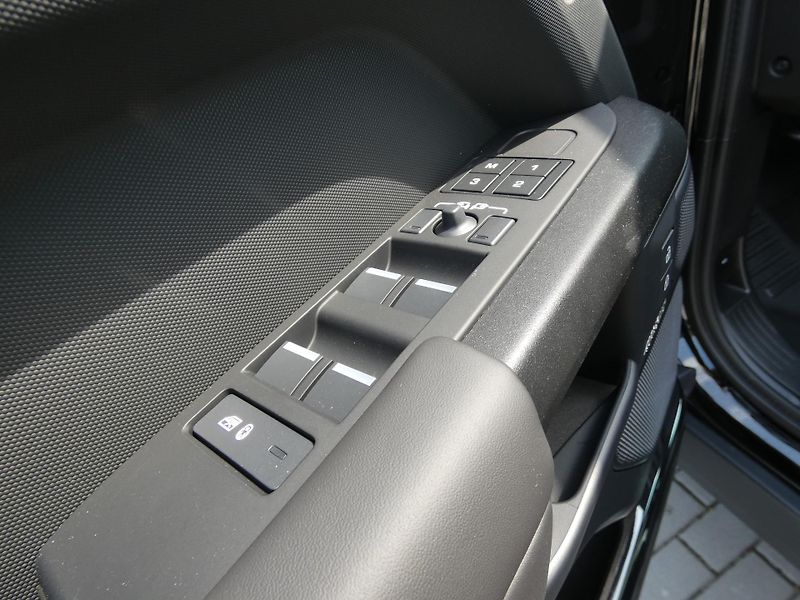 Land Rover Defender 110 4,4 OCTA P635 - fotka 11 z 46