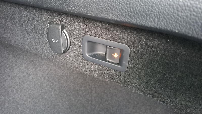 Volkswagen Passat 1.6 TDI ComfortLine Business - fotka 15 z 36