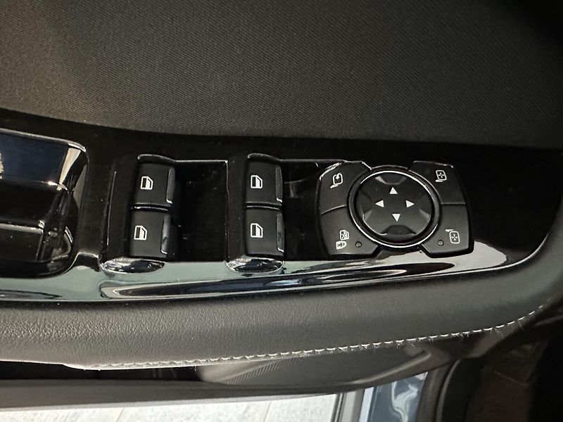 Ford Galaxy Titanium 2.5i HEV 190k aut. - fotka 17 z 30