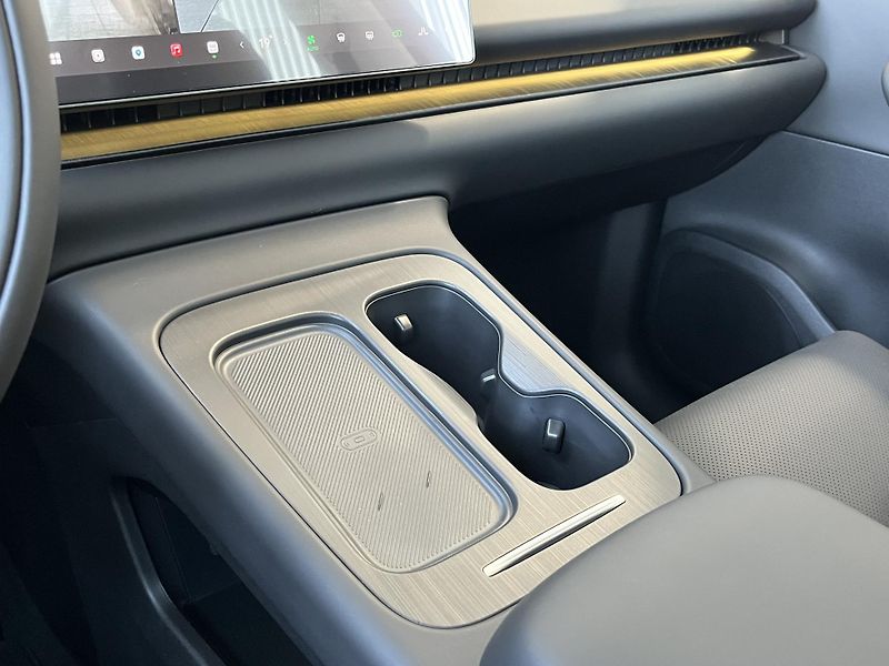 Leapmotor C10 REEV (2025) Design Hybrid EV - fotka 13 z 17