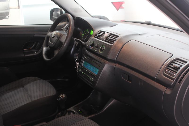 Škoda Fabia (2011) 1.2TSI 63kW Klima  - fotka 19 z 27