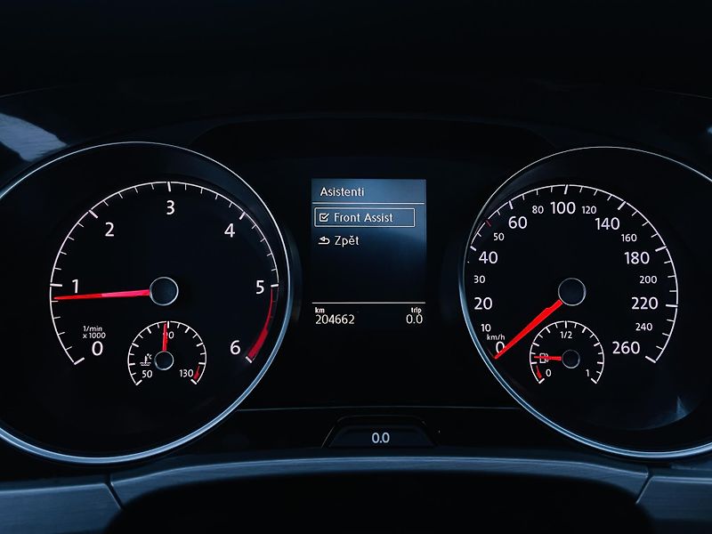 Volkswagen Touran 1.6TDI MANUÁL SERVISKA TAŽNÉ - fotka 40 z 44