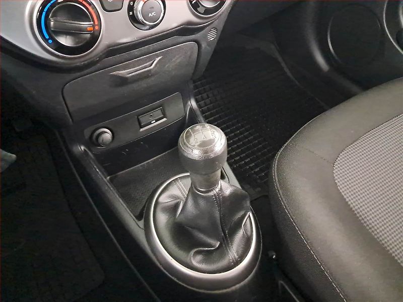Hyundai i20 (2013) 1.2 - fotka 13 z 16