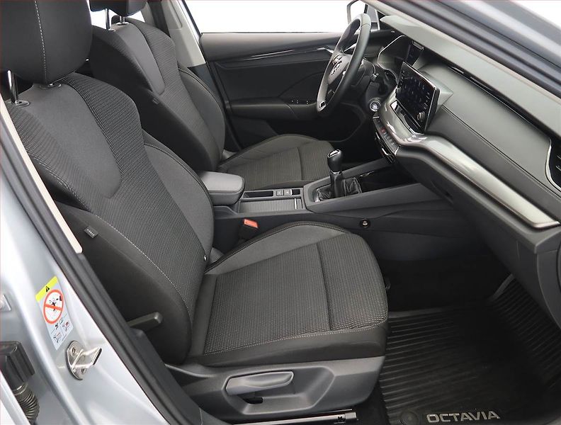 Škoda Octavia (2023) Ambition 2.0 TDI, ČR,1.maj - fotka 9 z 24