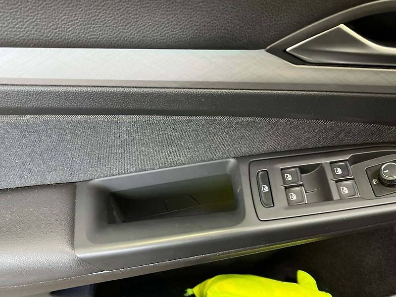 Volkswagen Golf (2022) Variant Life 1,0 TSI - fotka 12 z 20
