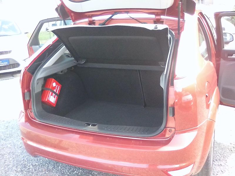 Ford Focus (2009) 1.8i 16V Titanium, 1.majitel - fotka 26 z 28