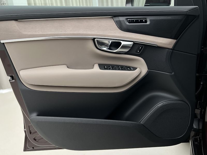 Volvo XC90 (2026) T8 AWD PLUS BRIGHT - fotka 21 z 47