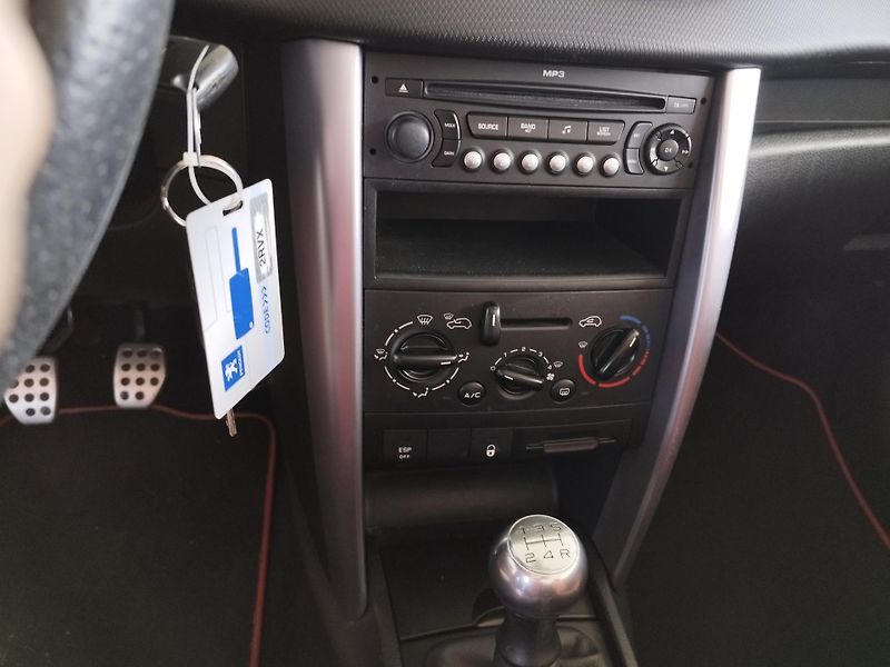 Peugeot 207 (2007) 1,6I,88KW,ALU,KŮŽE,CD,SER.KN - fotka 17 z 22