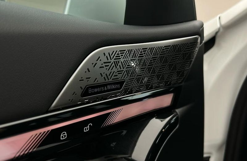 BMW i5 eDrive40 Touring M Kam Tažné - fotka 26 z 26