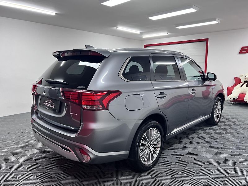 Mitsubishi Outlander 2.4 PHEV 165 kW, 4x4, 2020 - fotka 4 z 38