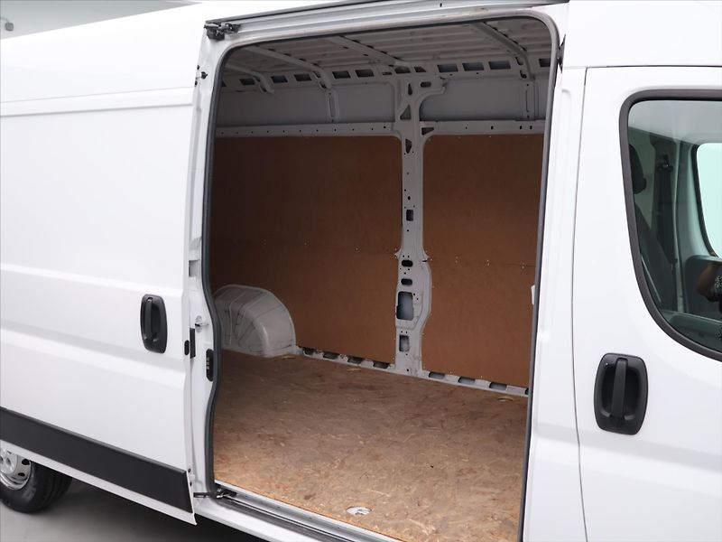 Peugeot Boxer 2,2 HDI 103 KW L3H2 DPH CZ 1.M - fotka 13 z 31