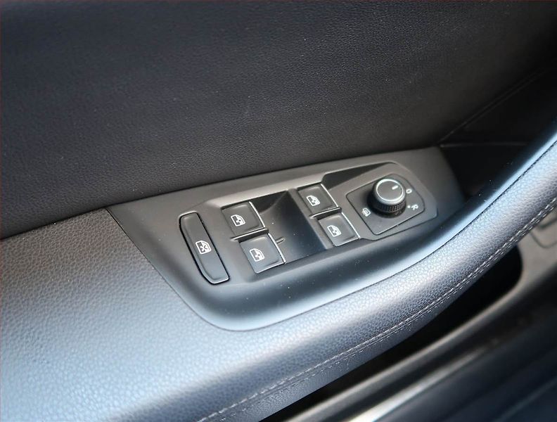 Volkswagen Passat (2017) 2.0 TDI, Automat, Kůže - fotka 19 z 23