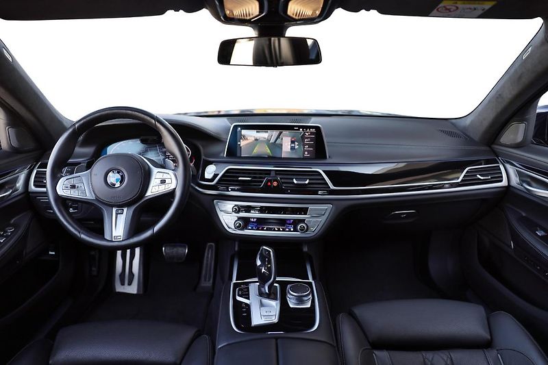 BMW Řada 7 750Li xDrive Sedan - fotka 11 z 16
