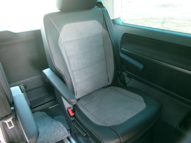 Volkswagen Multivan (2020) 2,0TDI DSG NAVI AC BT  - fotka 21 z 40