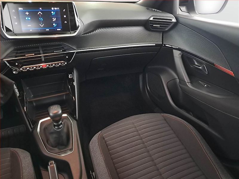 Peugeot 2008 (2023) 1.2 PureTech, ČR,1.maj - fotka 8 z 17