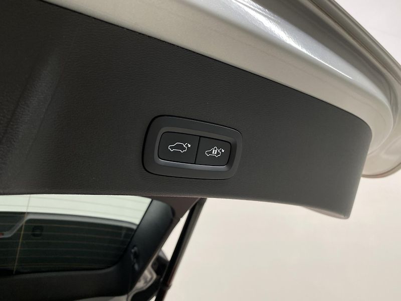 Volvo XC40 PURE ELECTRIC RECHARGE PLUS - fotka 30 z 50