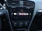 Volkswagen Golf (2018) 1.0 TSI, Navi, Tempomat - náhled 12